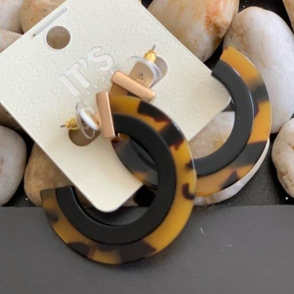 Two Tone Acrylic Round Hoop Earrings - Picture 2 of 7